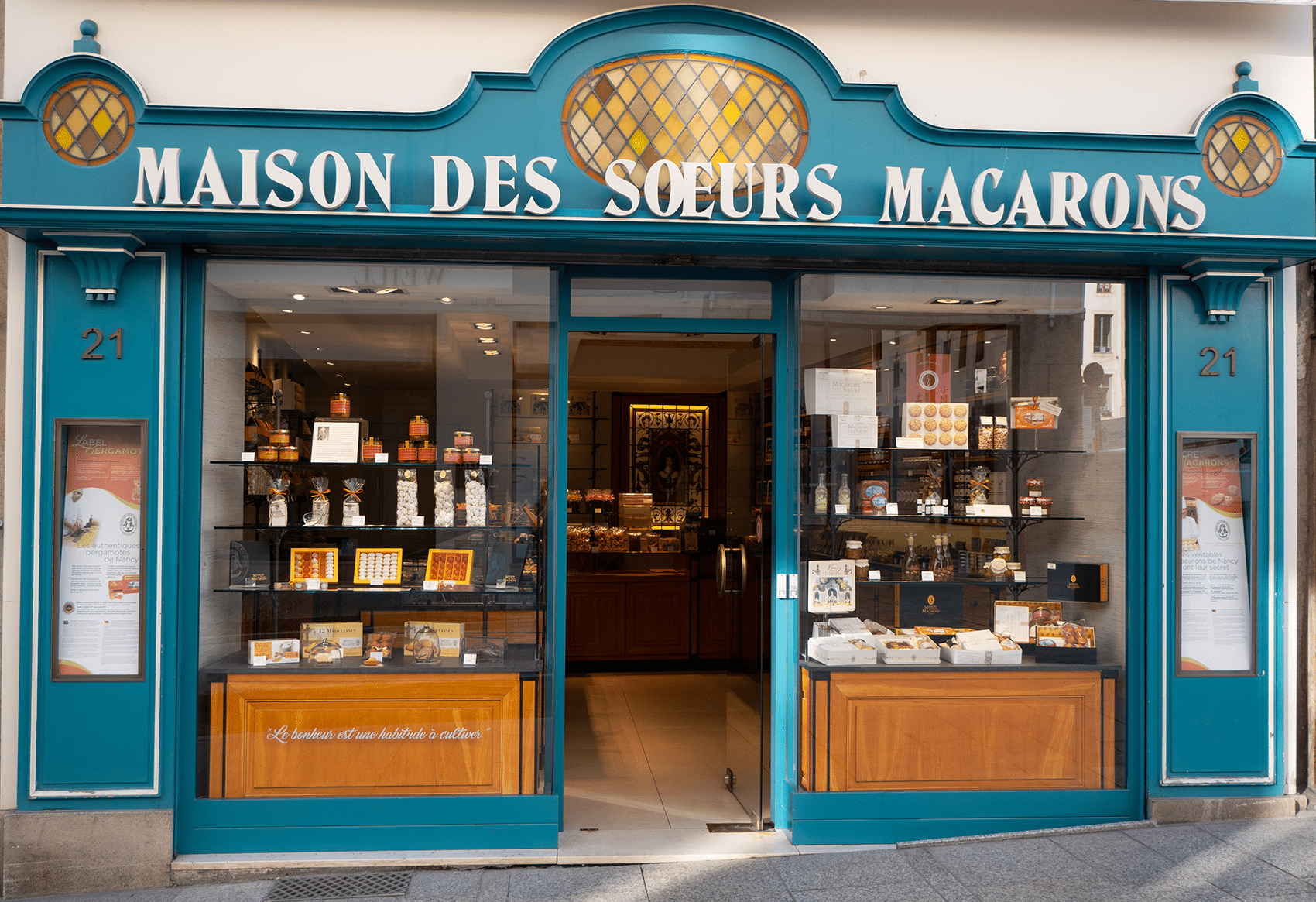 shop front of the Maison des soeurs Macarons